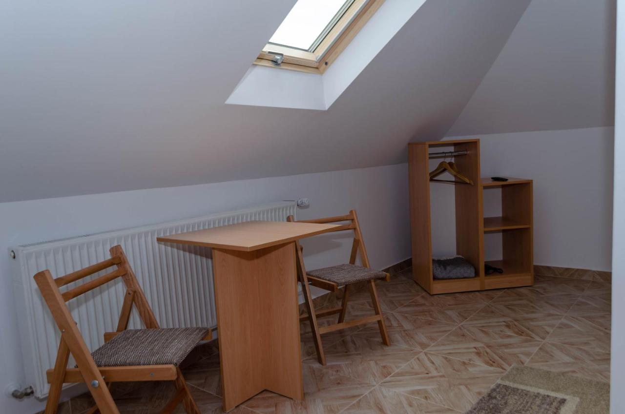 Mansarda Mica Cu Baie Proprie Appartement Cluj-Napoca Buitenkant foto