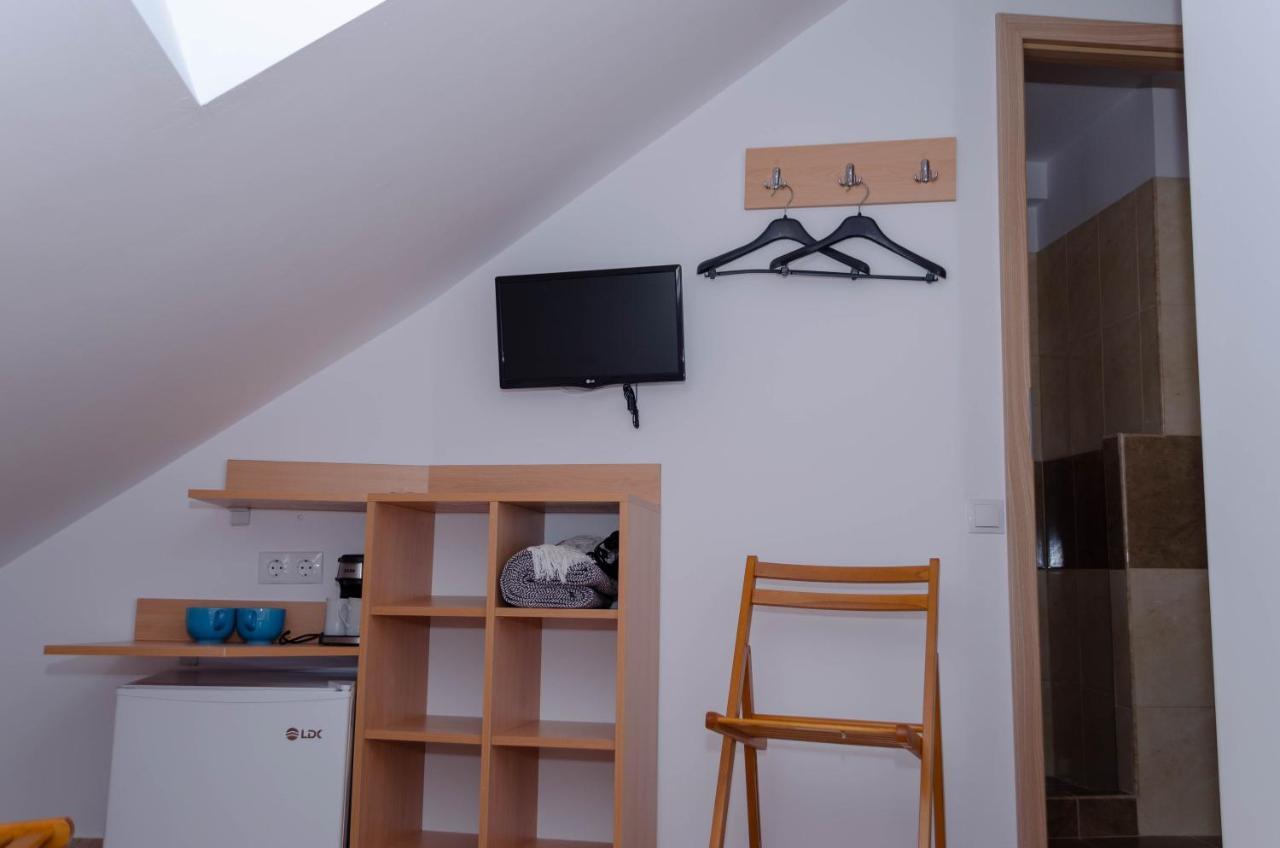Mansarda Mica Cu Baie Proprie Appartement Cluj-Napoca Buitenkant foto