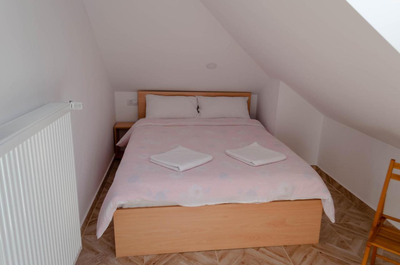 Mansarda Mica Cu Baie Proprie Appartement Cluj-Napoca Buitenkant foto
