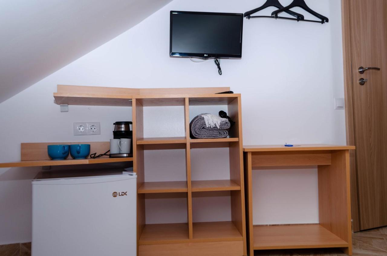 Mansarda Mica Cu Baie Proprie Appartement Cluj-Napoca Buitenkant foto